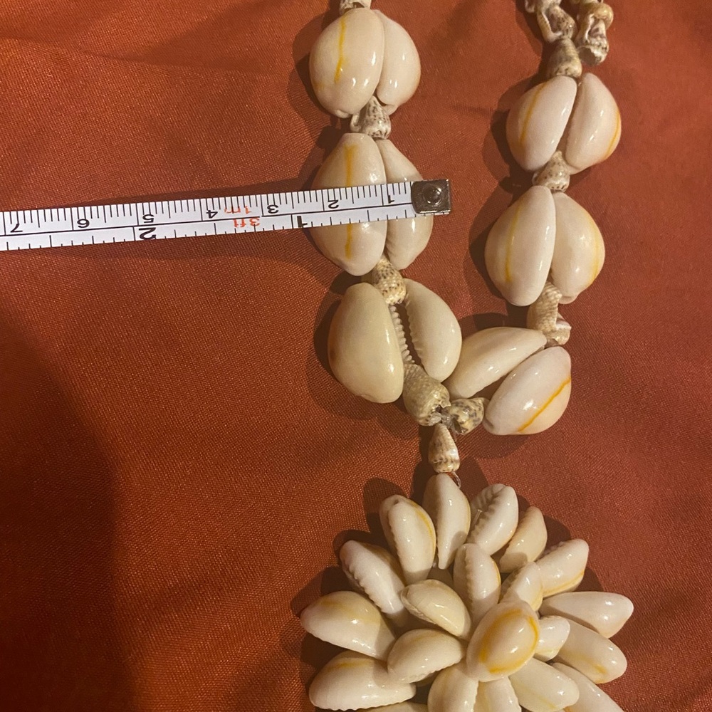 Beautiful Necklace made of shells - Picture 4 of 14
